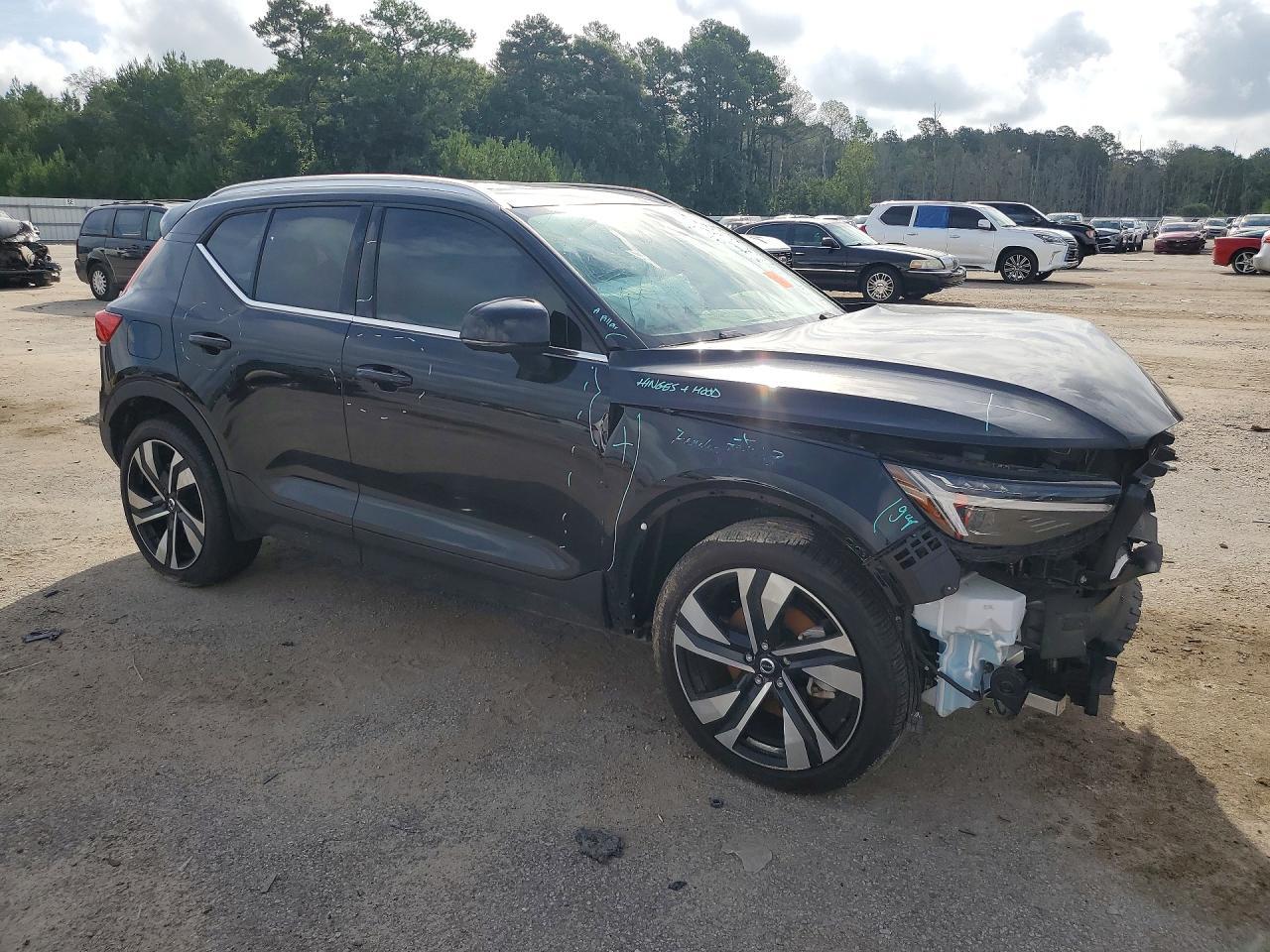 2025 Volvo Xc40 Plus - Image 4