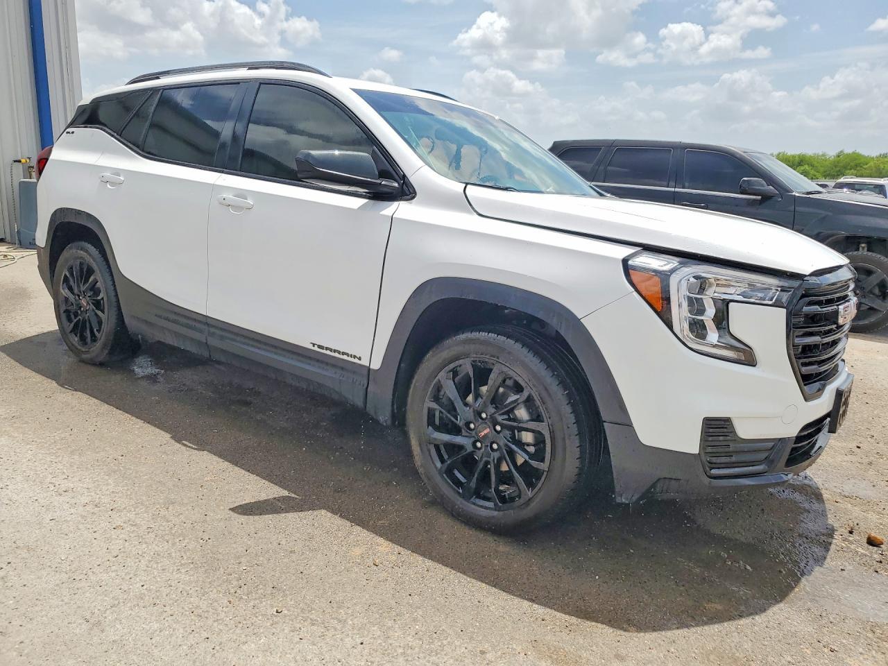 2024 GMC Terrain Sle - Image 4