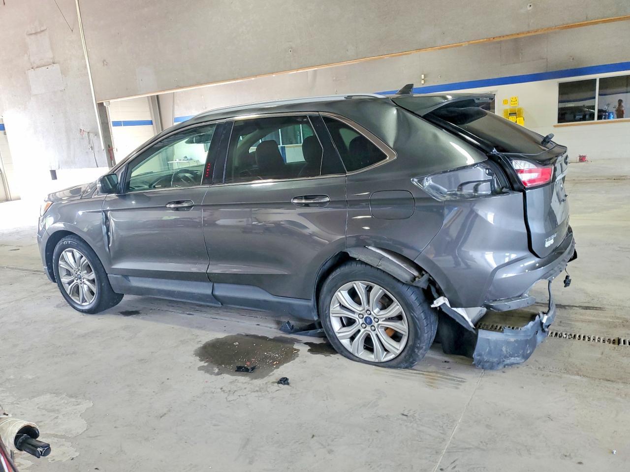 2020 Ford Edge Titanium - Фото 2