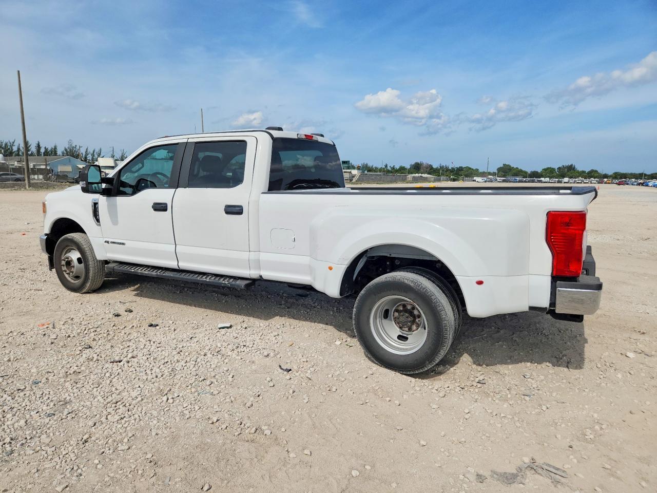 2020 Ford F350 Super Duty - Фото 2