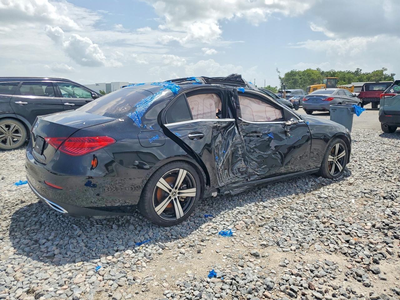 2025 Mercedes-Benz C 300 - Фото 3