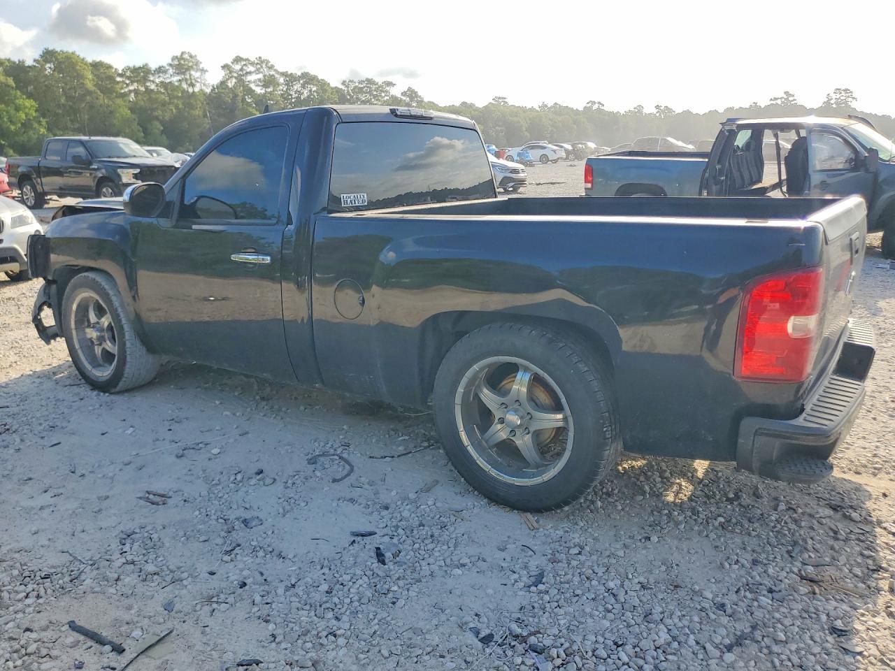 2008 Chevrolet Silverado C1500 - Image 2