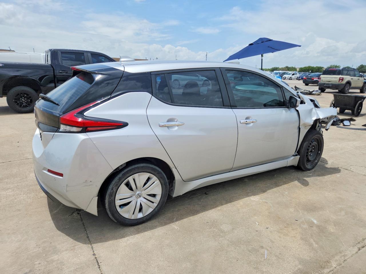 2025 Nissan Leaf S - Image 3