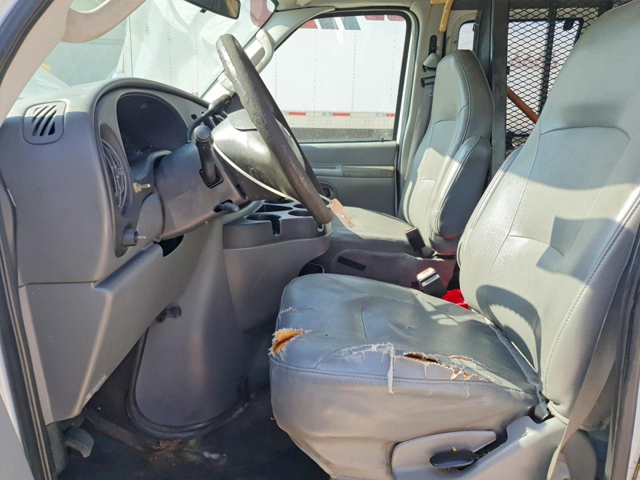 2006 Ford Econoline E250 Van - Фото 7