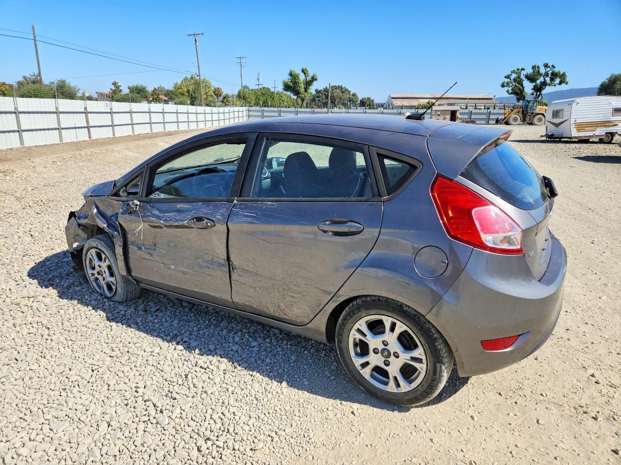 2014 Ford Fiesta Se - Фото 2