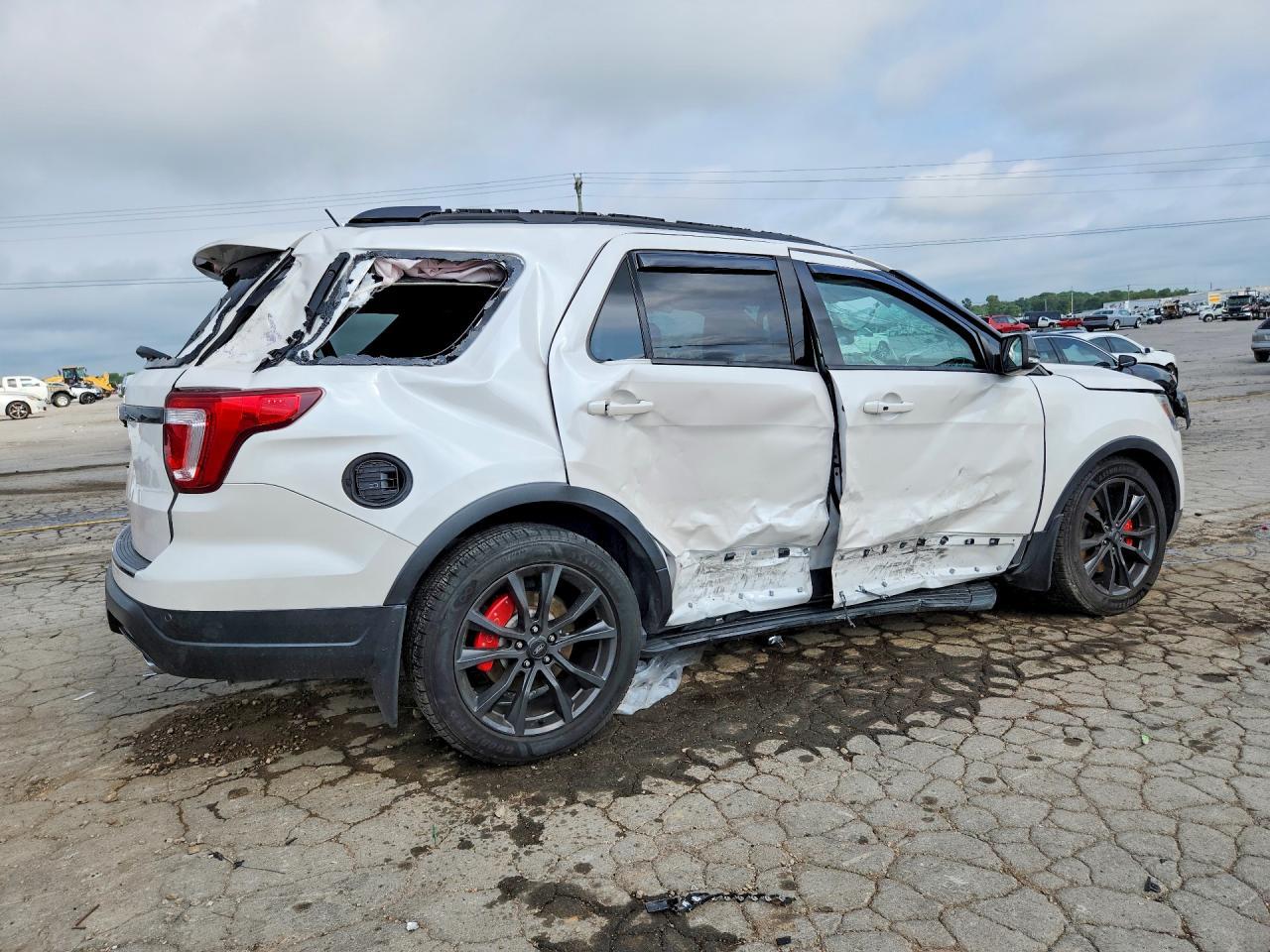 2018 Ford Explorer Xlt - Image 3
