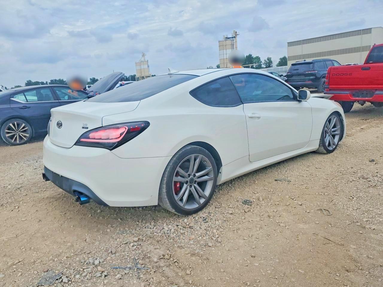 2011 Hyundai Genesis Coupe 3.8L - Фото 3