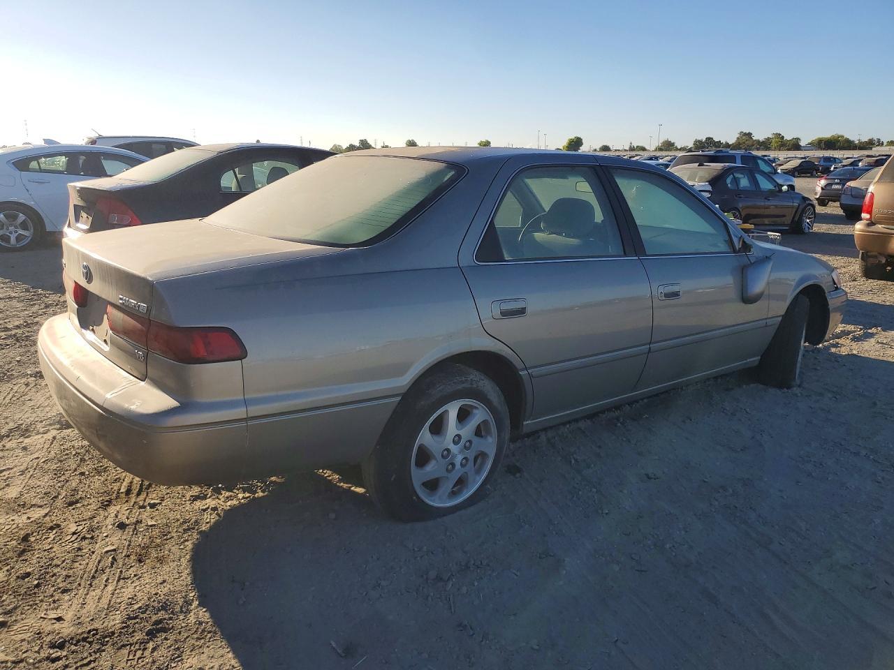 1998 Toyota Camry Le V6 - Image 3
