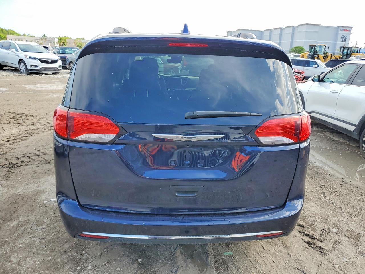 2018 Chrysler Pacifica Touring L Plus - Фото 6