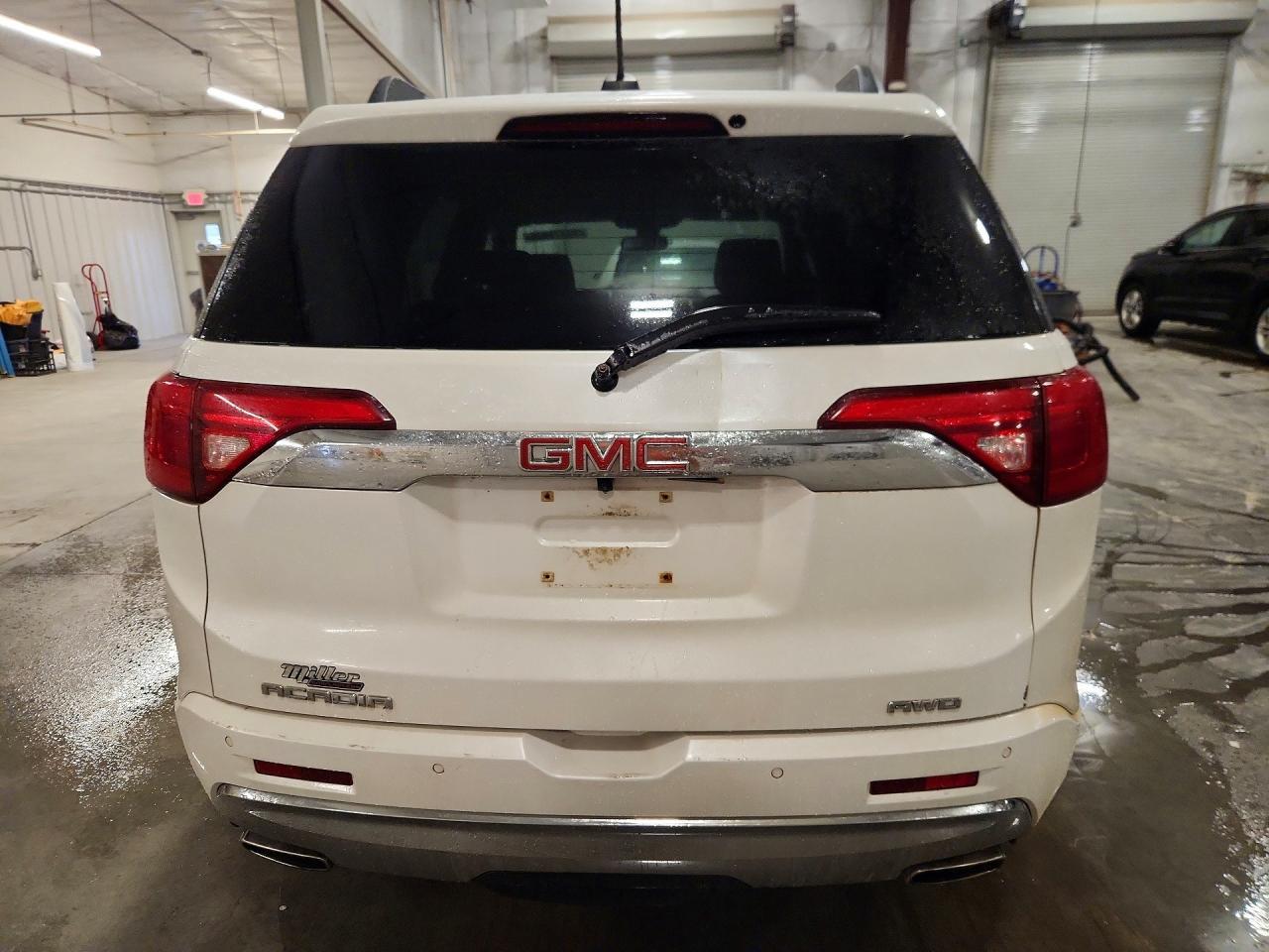 2017 GMC Acadia Denali - Фото 6
