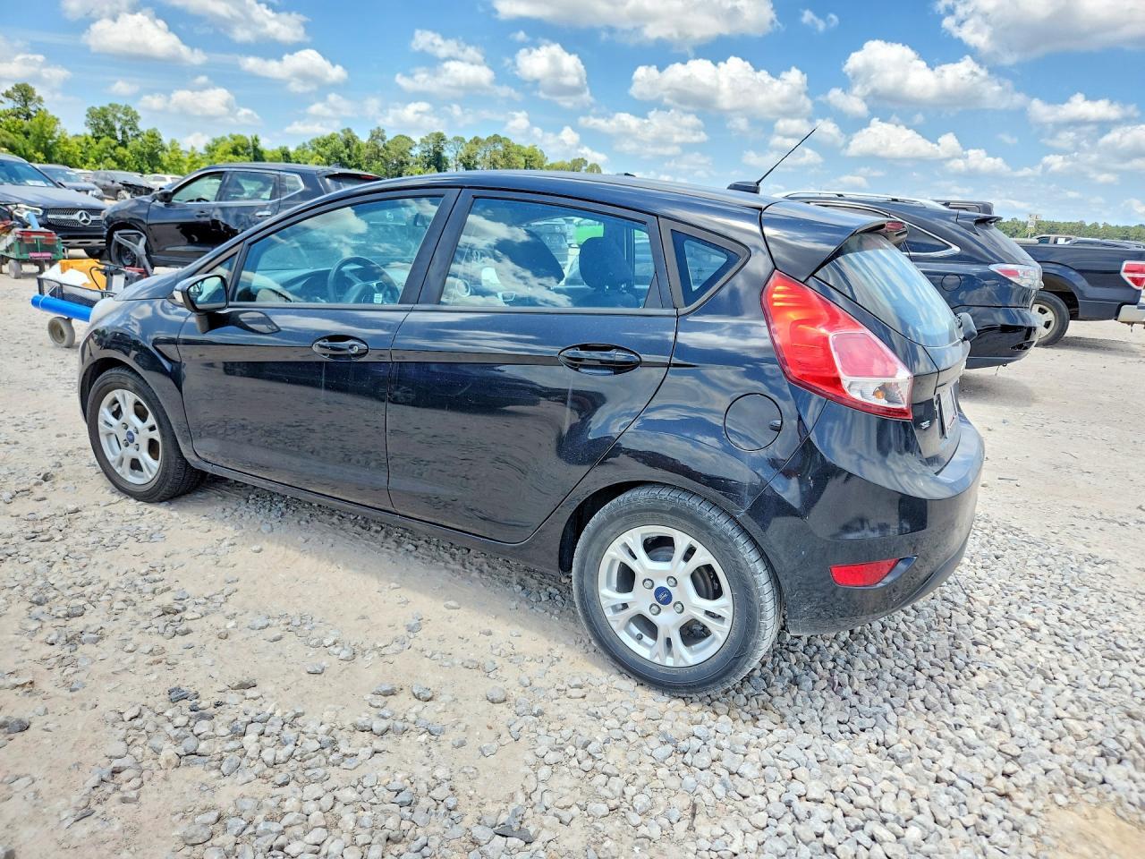 2014 Ford Fiesta Se - Фото 2