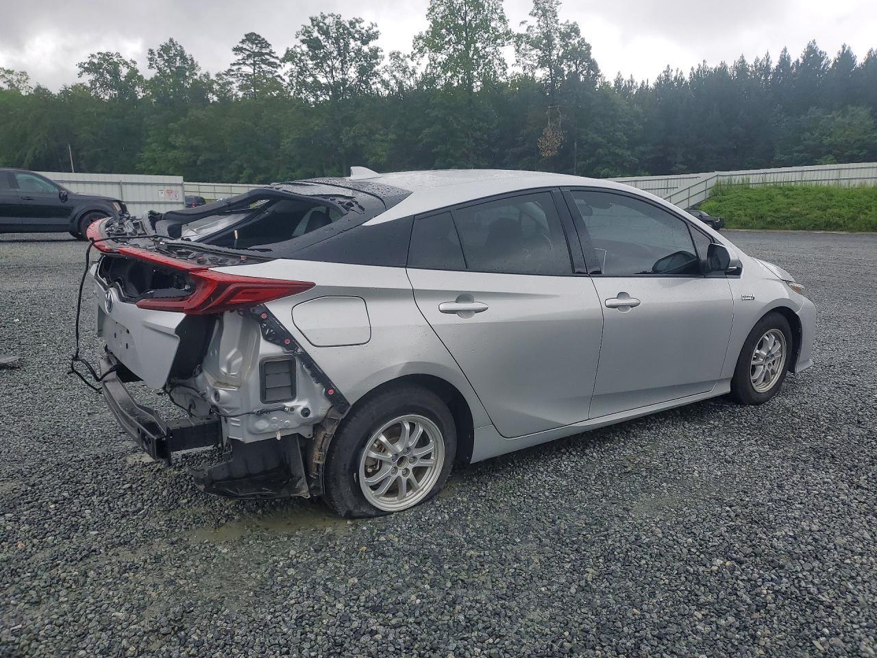 2018 Toyota Prius Prime Premium - Image 3