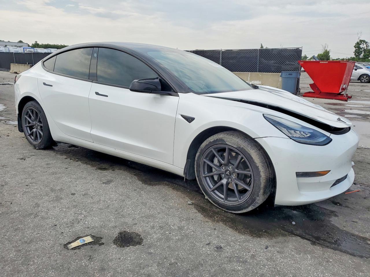 2021 Tesla Model 3 - Фото 4