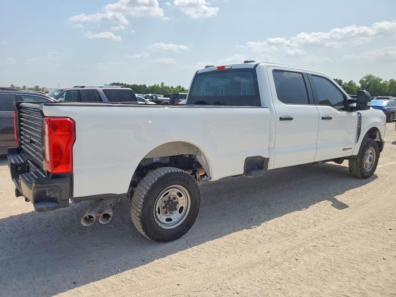 2024 Ford F250 Super Duty - Image 3