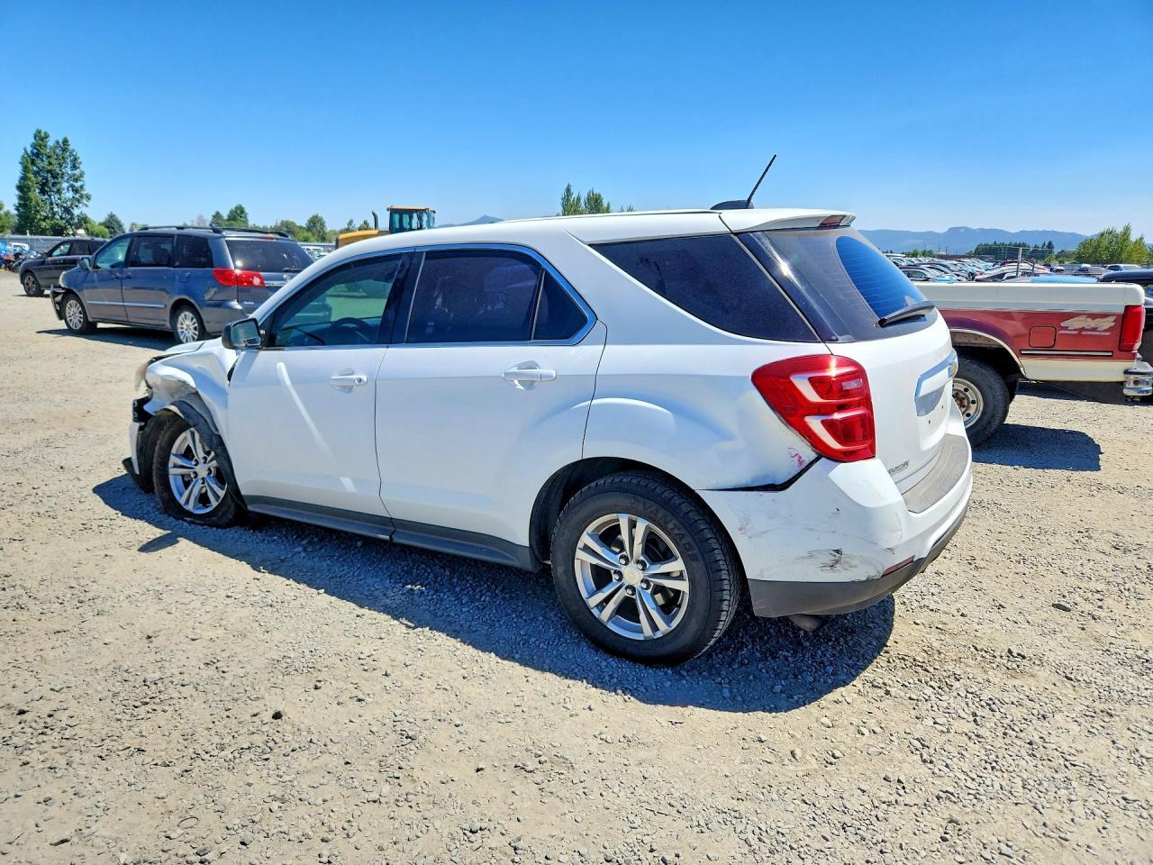 2017 Chevrolet Equinox Ls - Фото 2