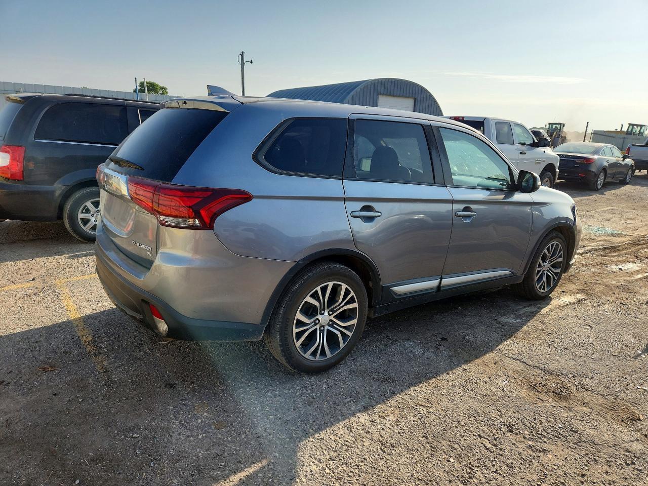 2017 Mitsubishi Outlander Se - Image 3