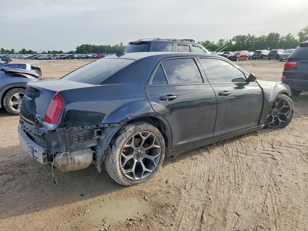 2017 Chrysler 300 S - Фото 3