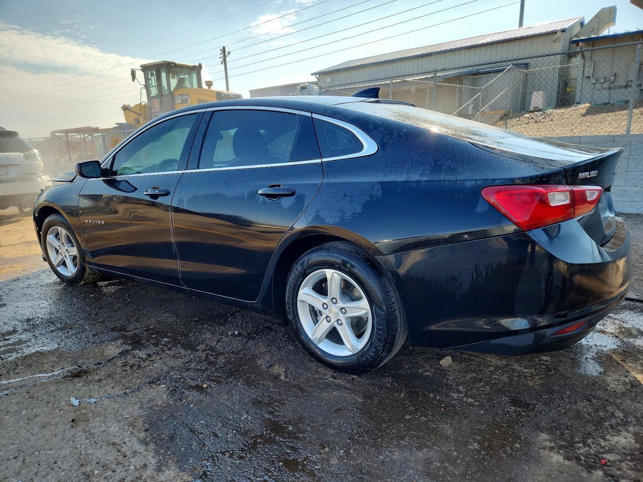 2022 Chevrolet Malibu Ls - Фото 2