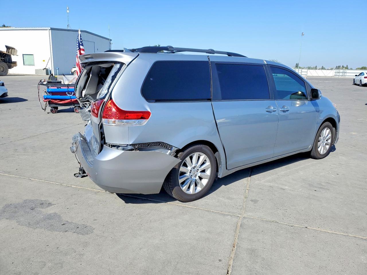 2014 Toyota Sienna Limited 7-Passenger - Image 3