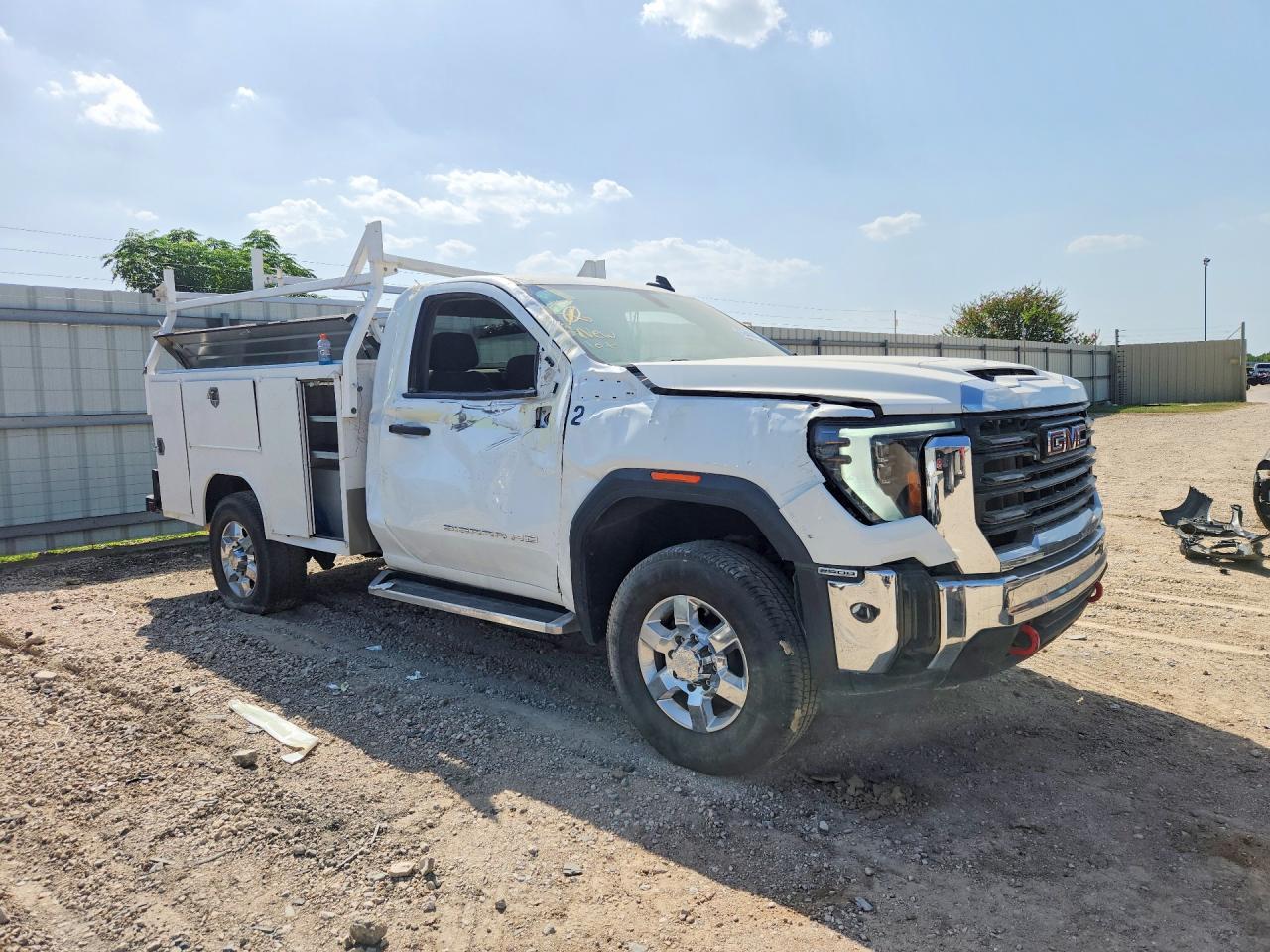 2024 GMC Sierra C2500 Heavy Duty - Image 4