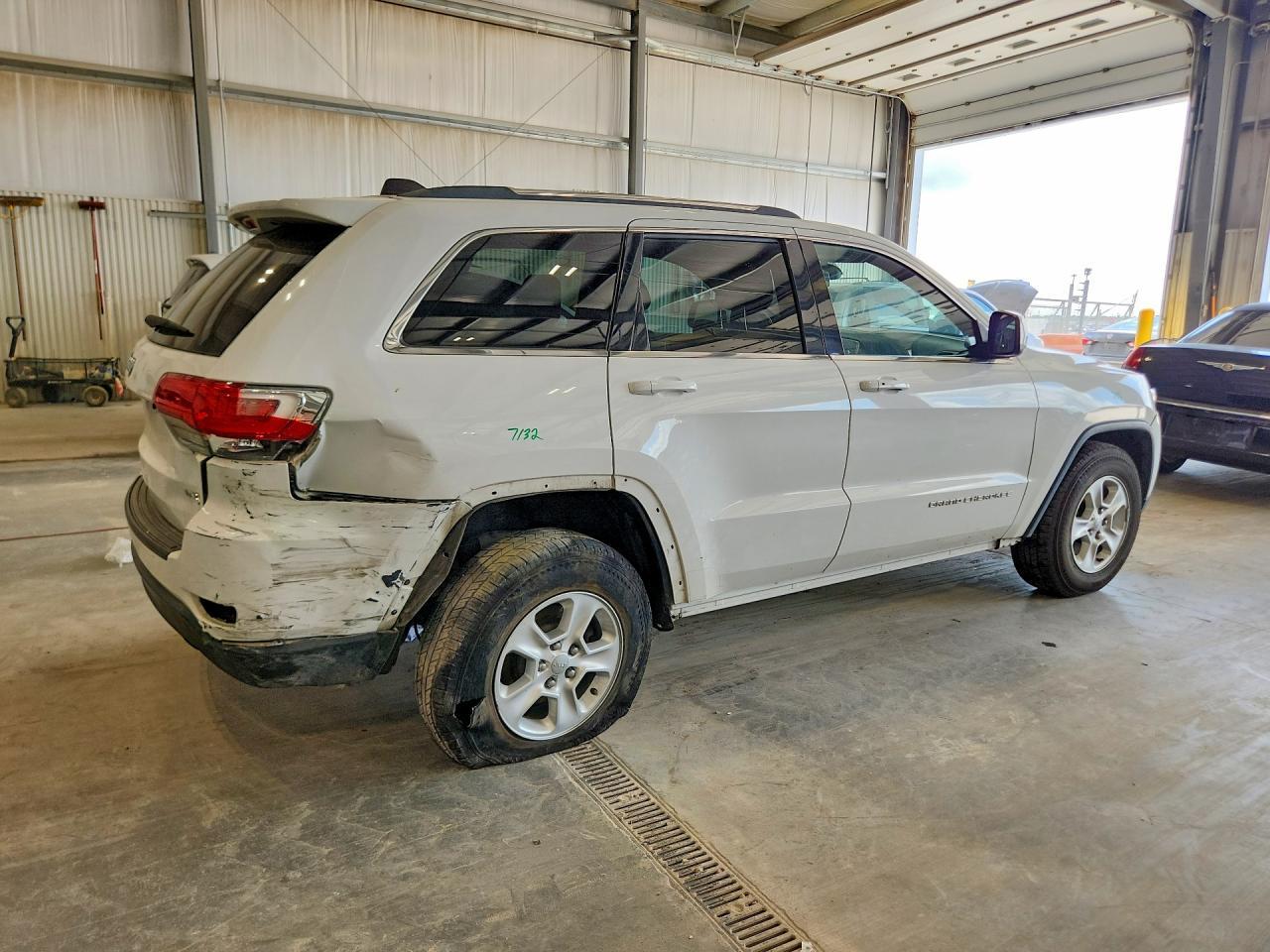 2014 Jeep Grand Cherokee Laredo - Image 3
