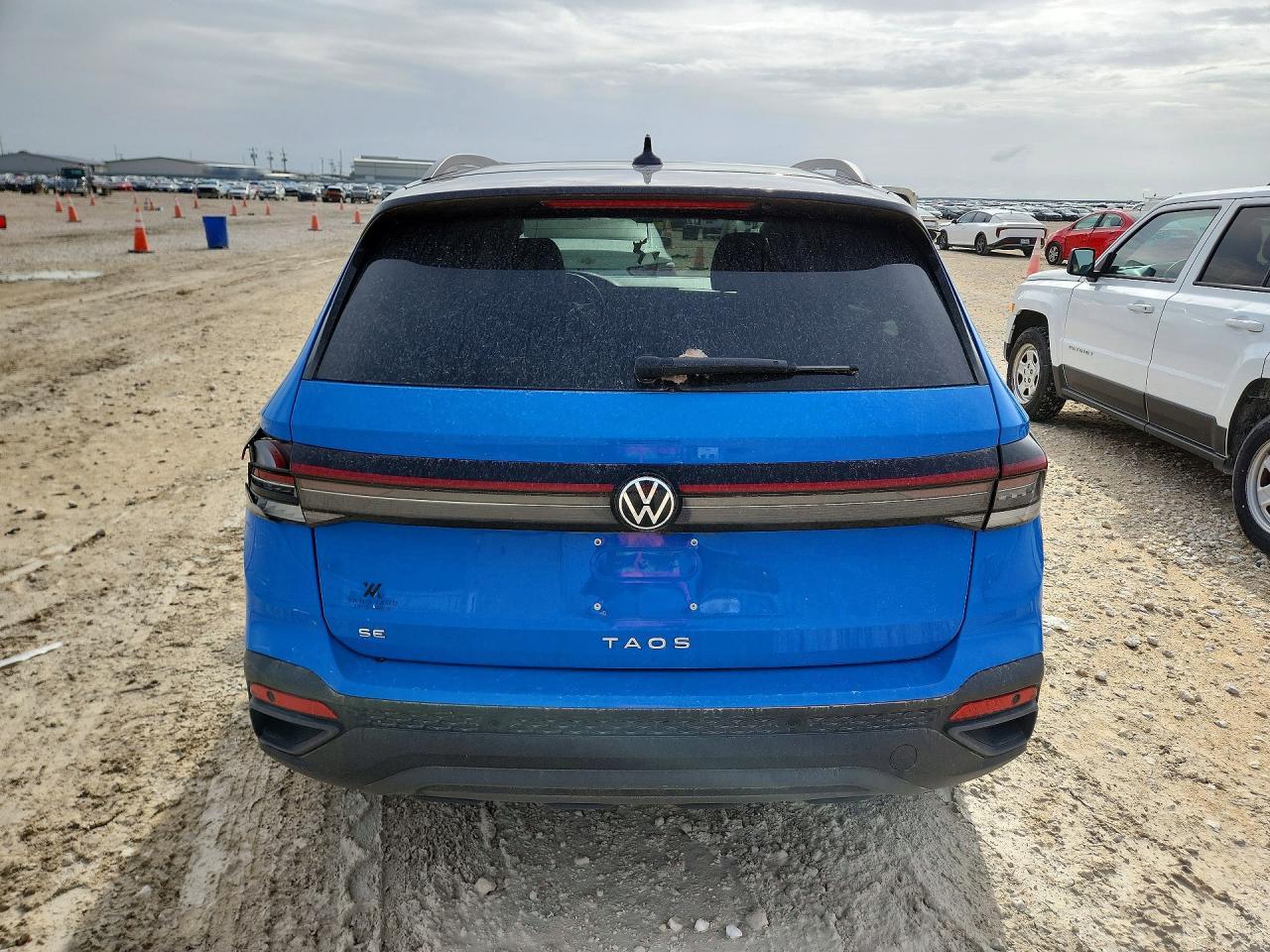 2025 Volkswagen Taos Se Black - Фото 6