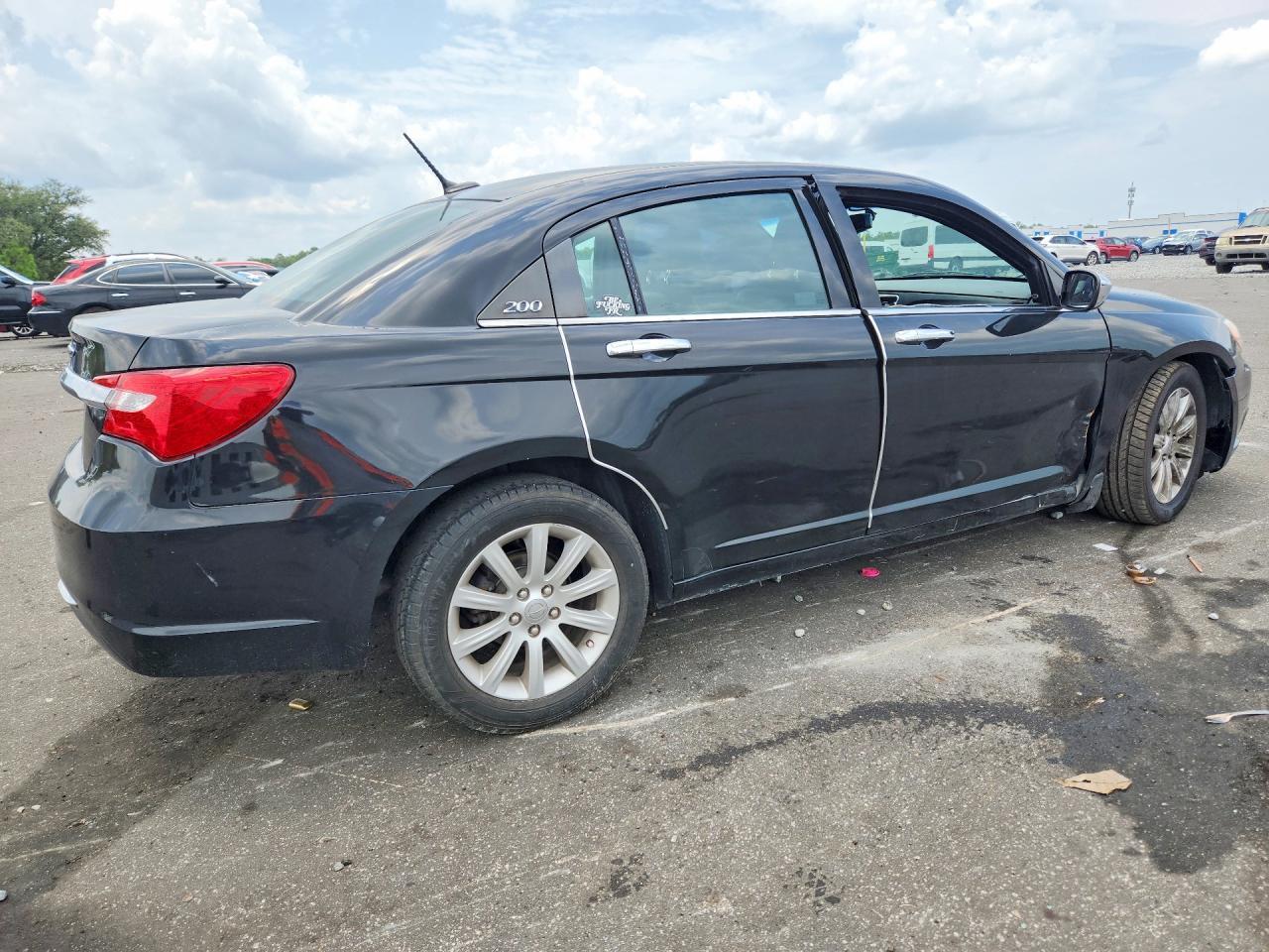 2013 Chrysler 200 Limited - Фото 3