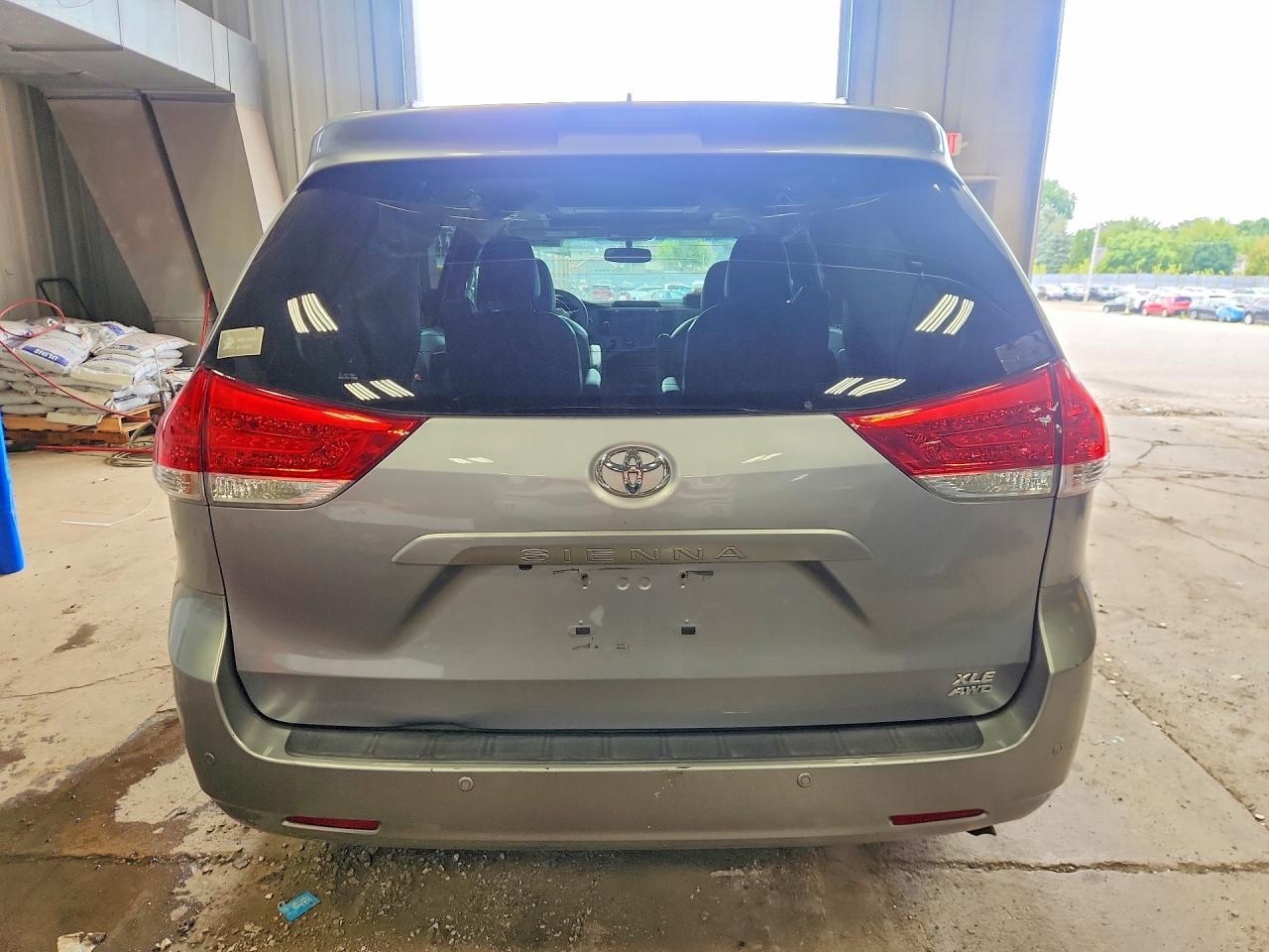 2011 Toyota Sienna Xle 7-Passenger - Image 6
