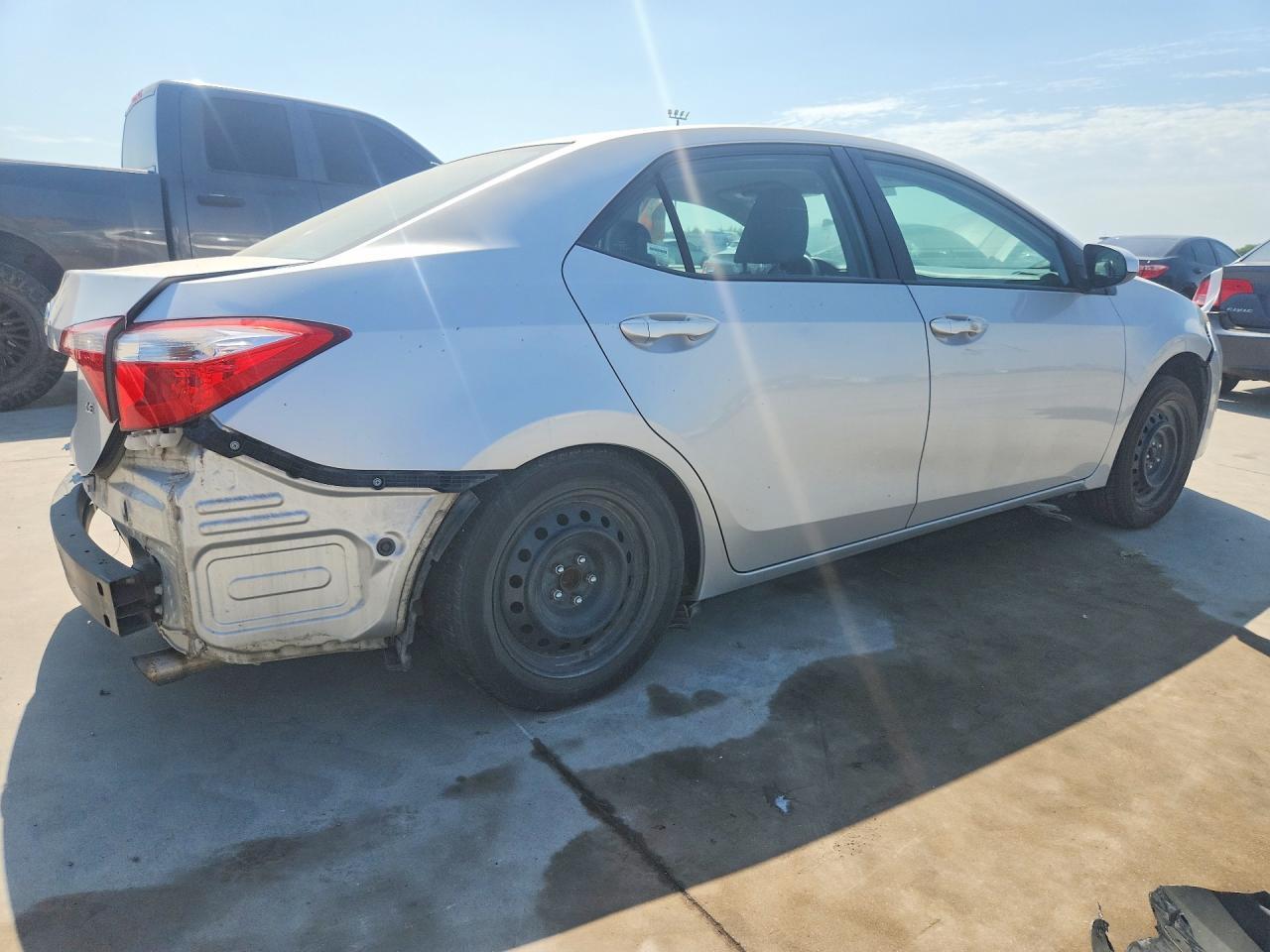 2014 Toyota Corolla Le - Фото 3
