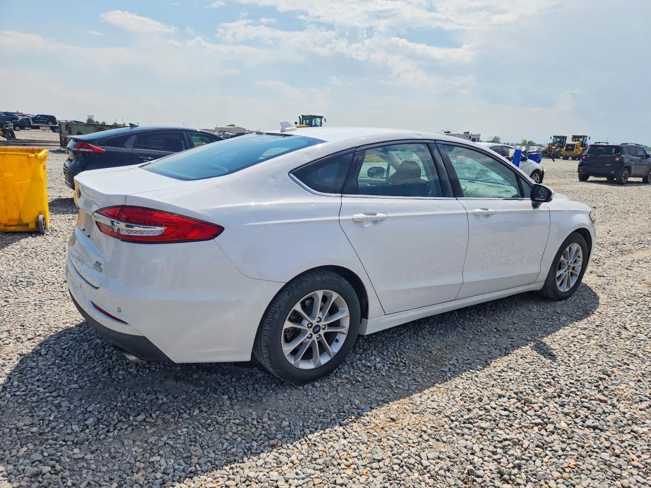 2020 Ford Fusion Se - Фото 3