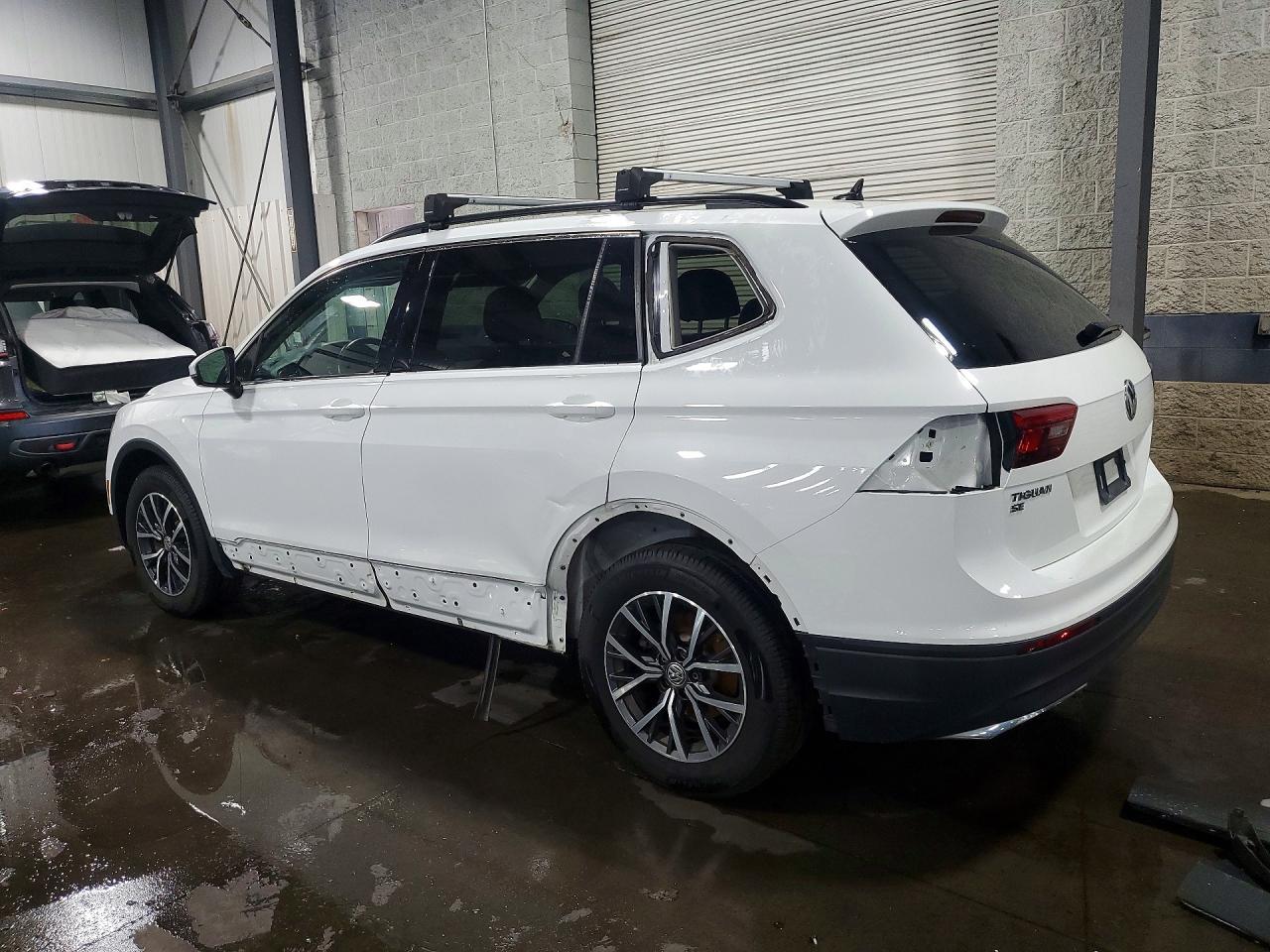 2019 Volkswagen Tiguan Se - Фото 2