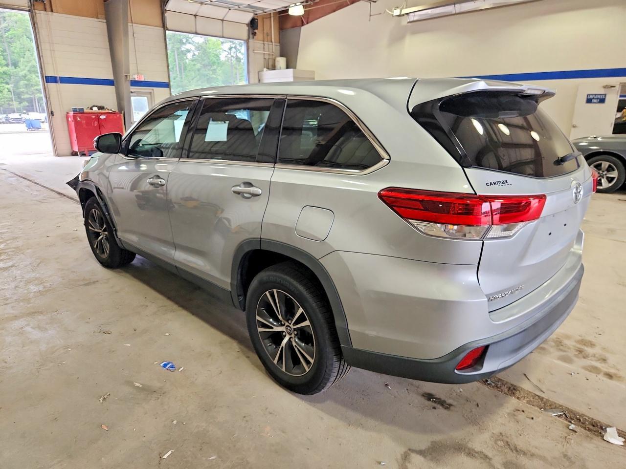 2019 Toyota Highlander Le - Image 2