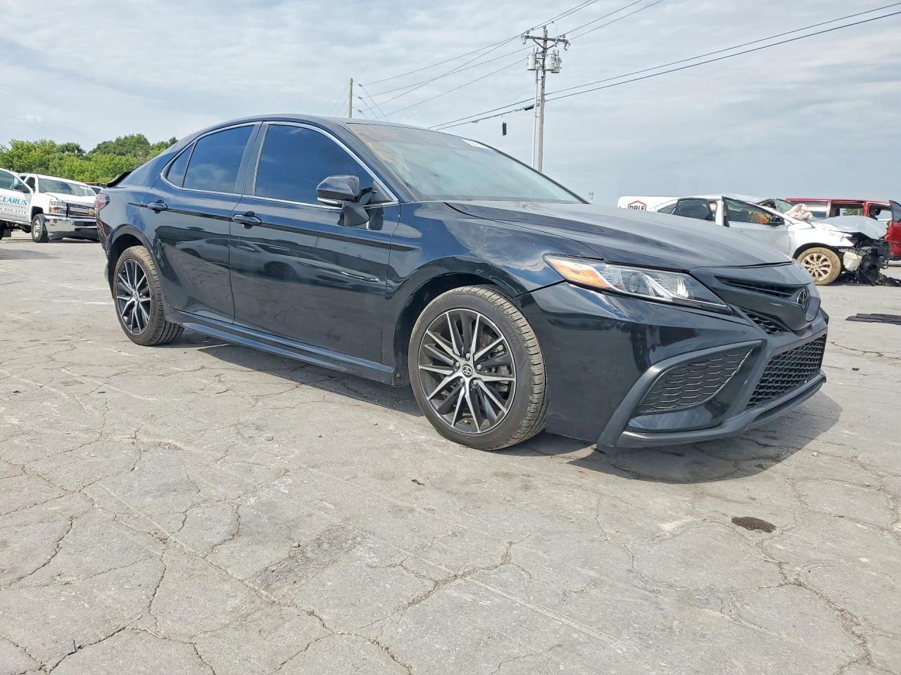 2022 Toyota Camry Se - Image 4