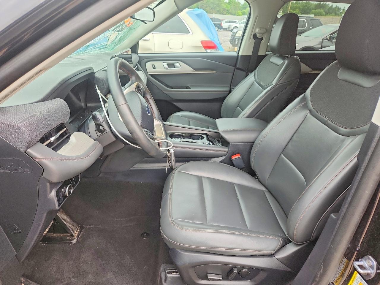 2025 Ford Explorer Active - Image 7