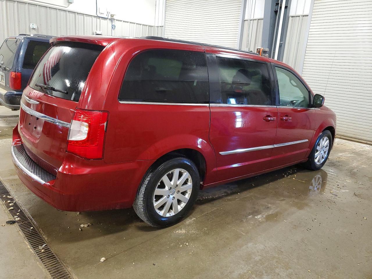 2014 Chrysler Town & Country Touring - Фото 3