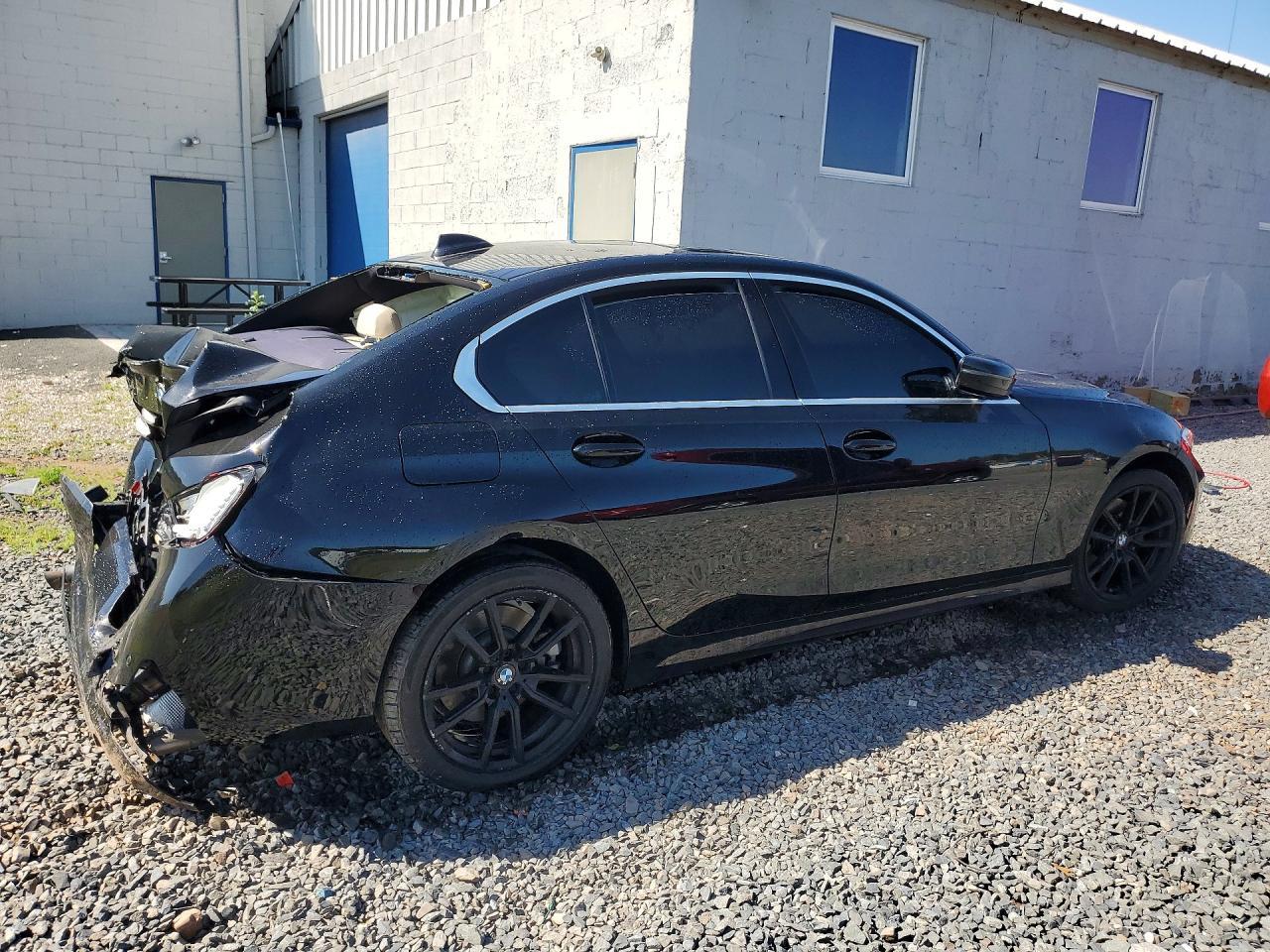 2019 BMW 330Xi - Фото 3
