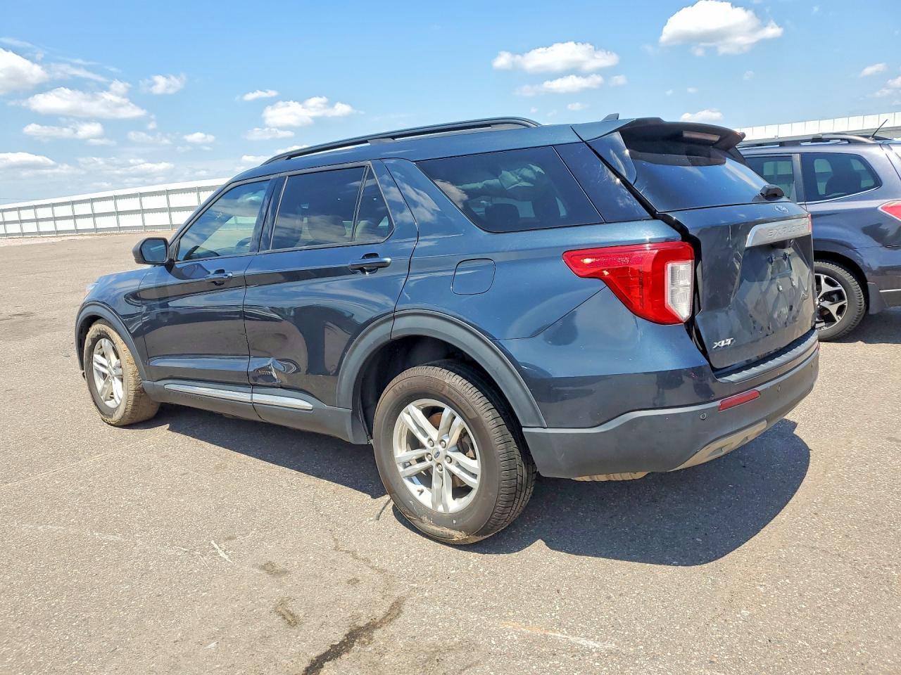 2022 Ford Explorer Xlt - Image 2