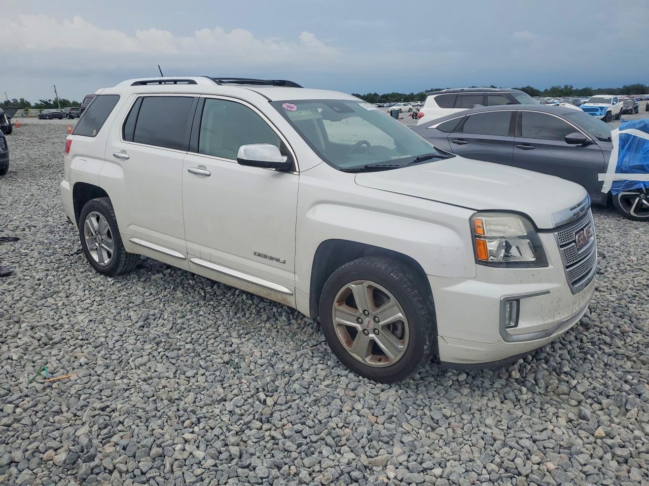 2017 GMC Terrain Denali - Image 4