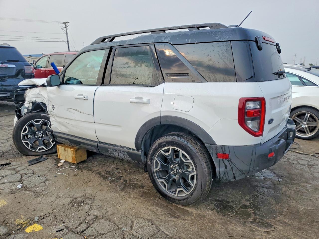 2025 Ford Bronco Sport Outer Banks - Image 2