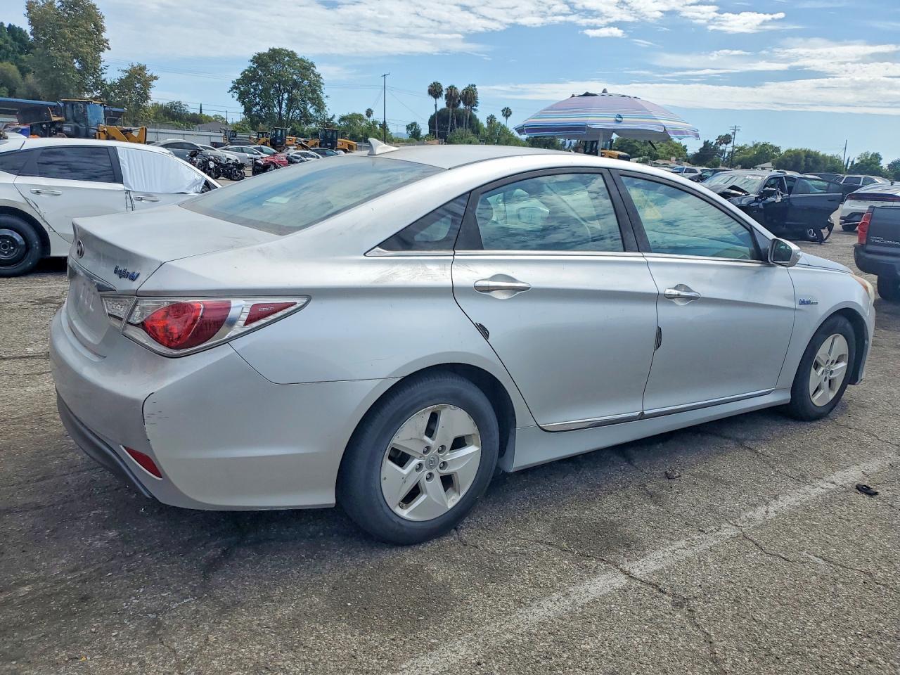 2011 Hyundai Sonata Hybrid - Image 3