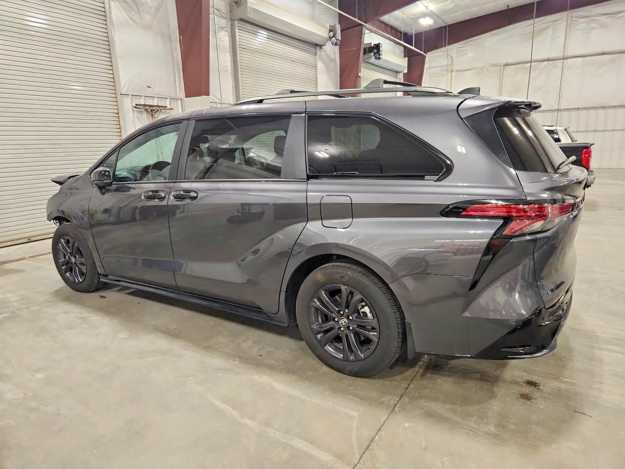 2025 Toyota Sienna Xse - Image 2