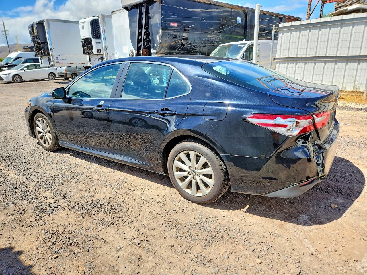 2019 Toyota Camry L - Фото 2