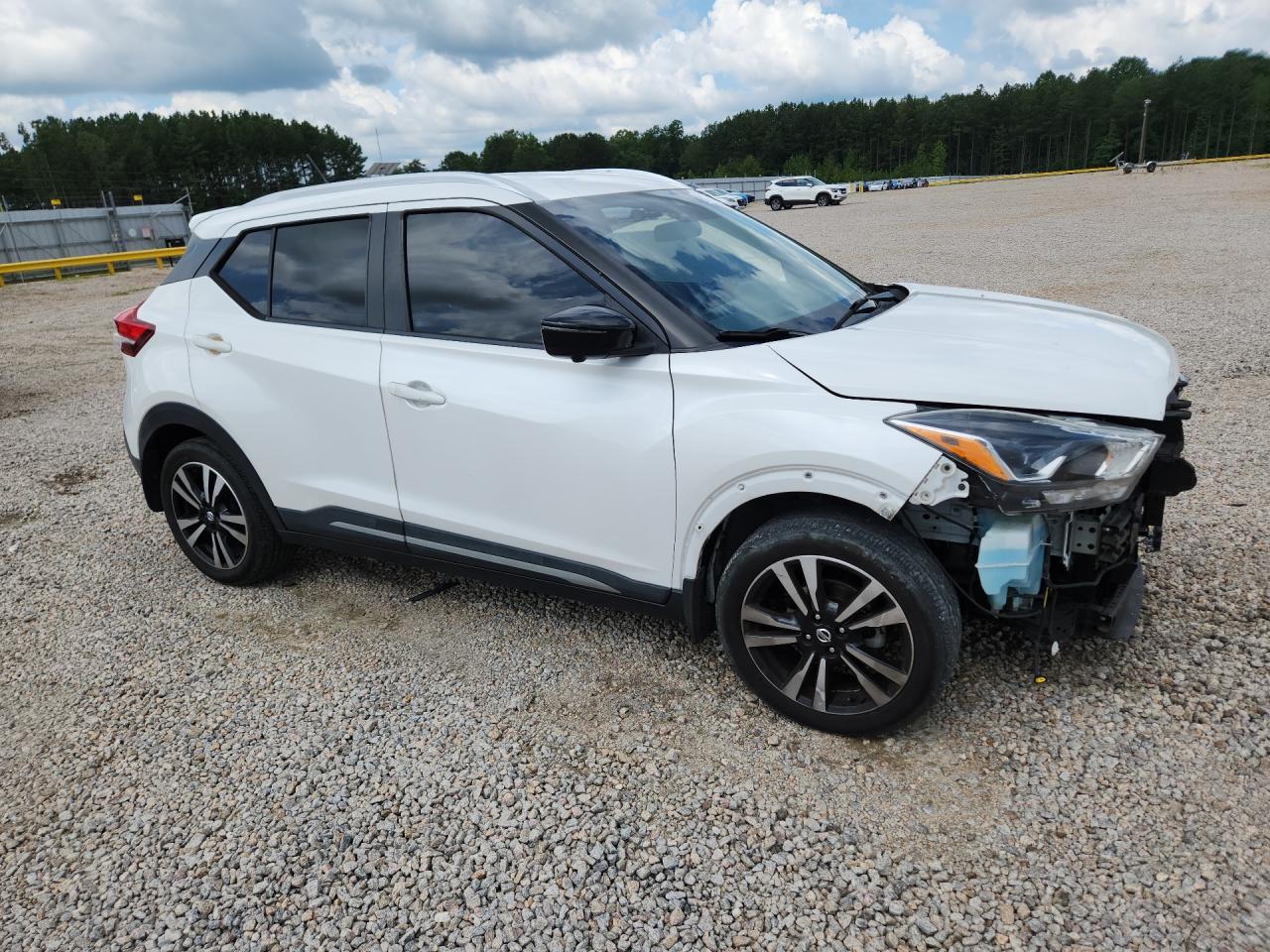 2020 Nissan Kicks Sr - Image 4