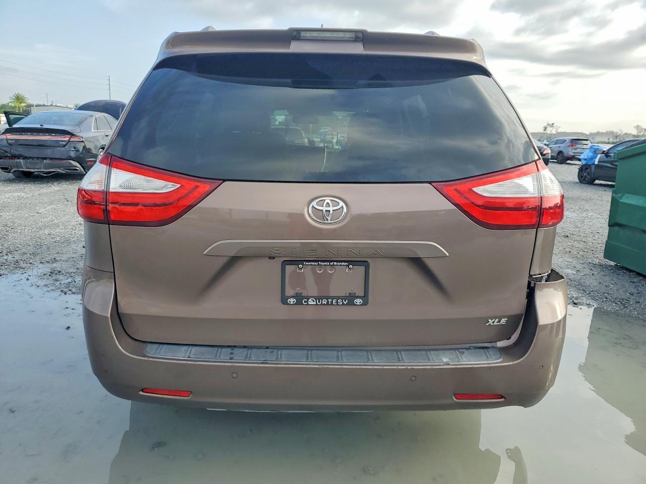 2019 Toyota Sienna Xle Premium 8-Passenger - Фото 6
