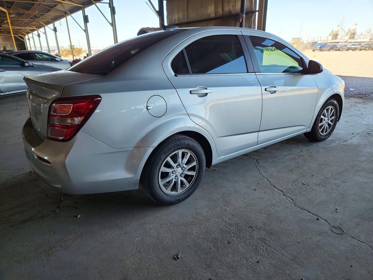 2018 Chevrolet Sonic Lt - Image 3