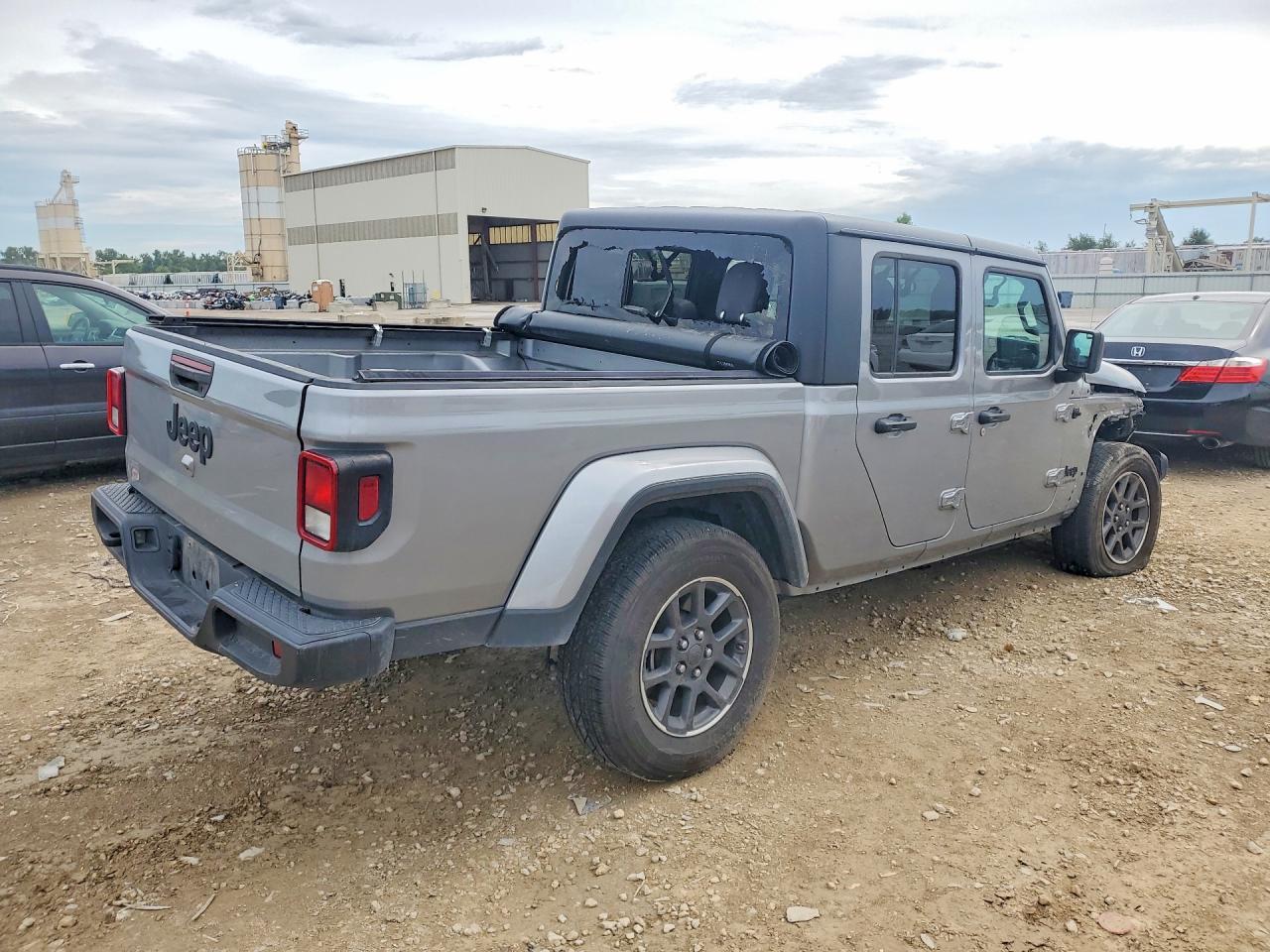 2020 Jeep Gladiator Sport - Image 3