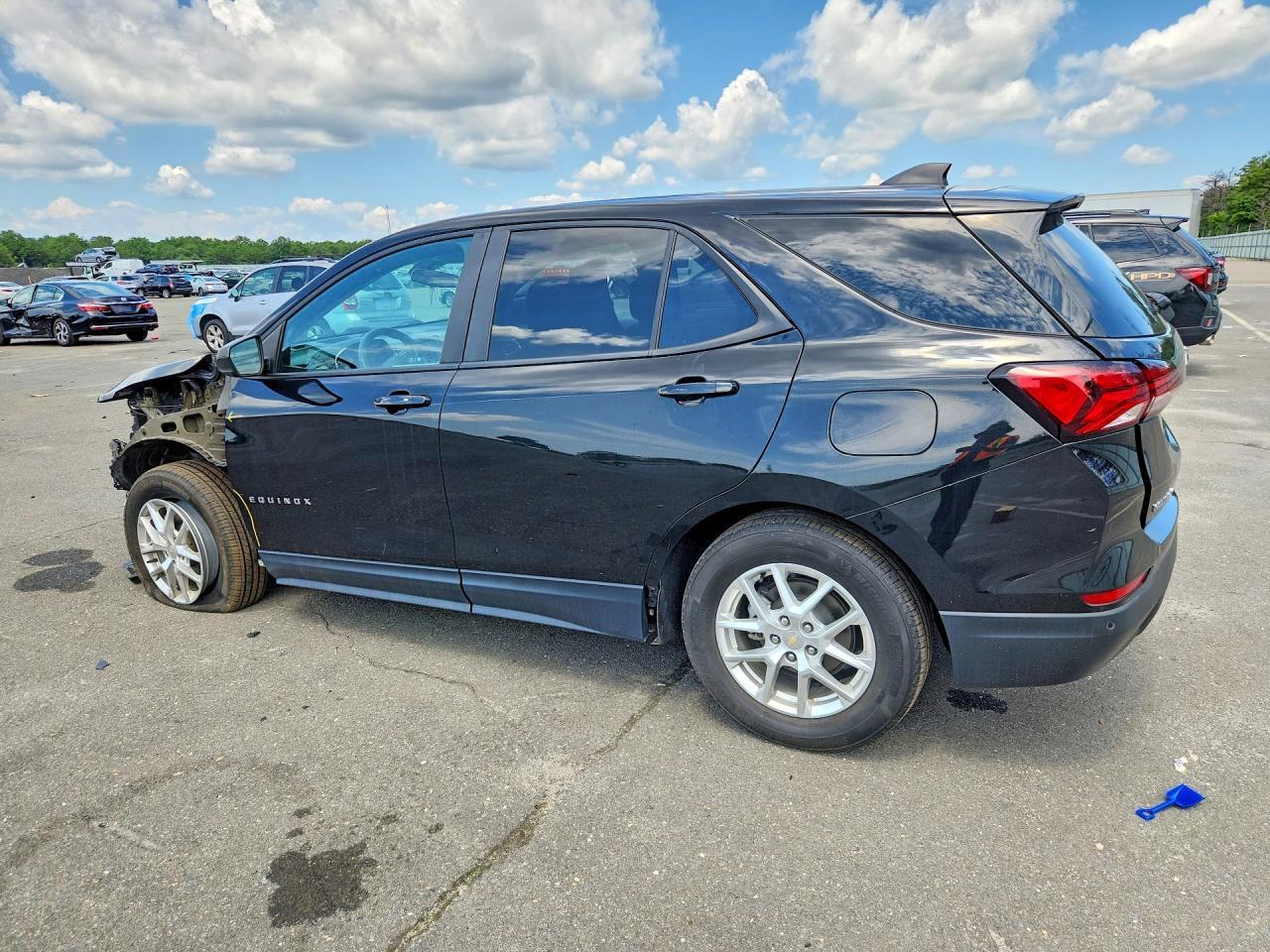 2022 Chevrolet Equinox Ls - Image 2