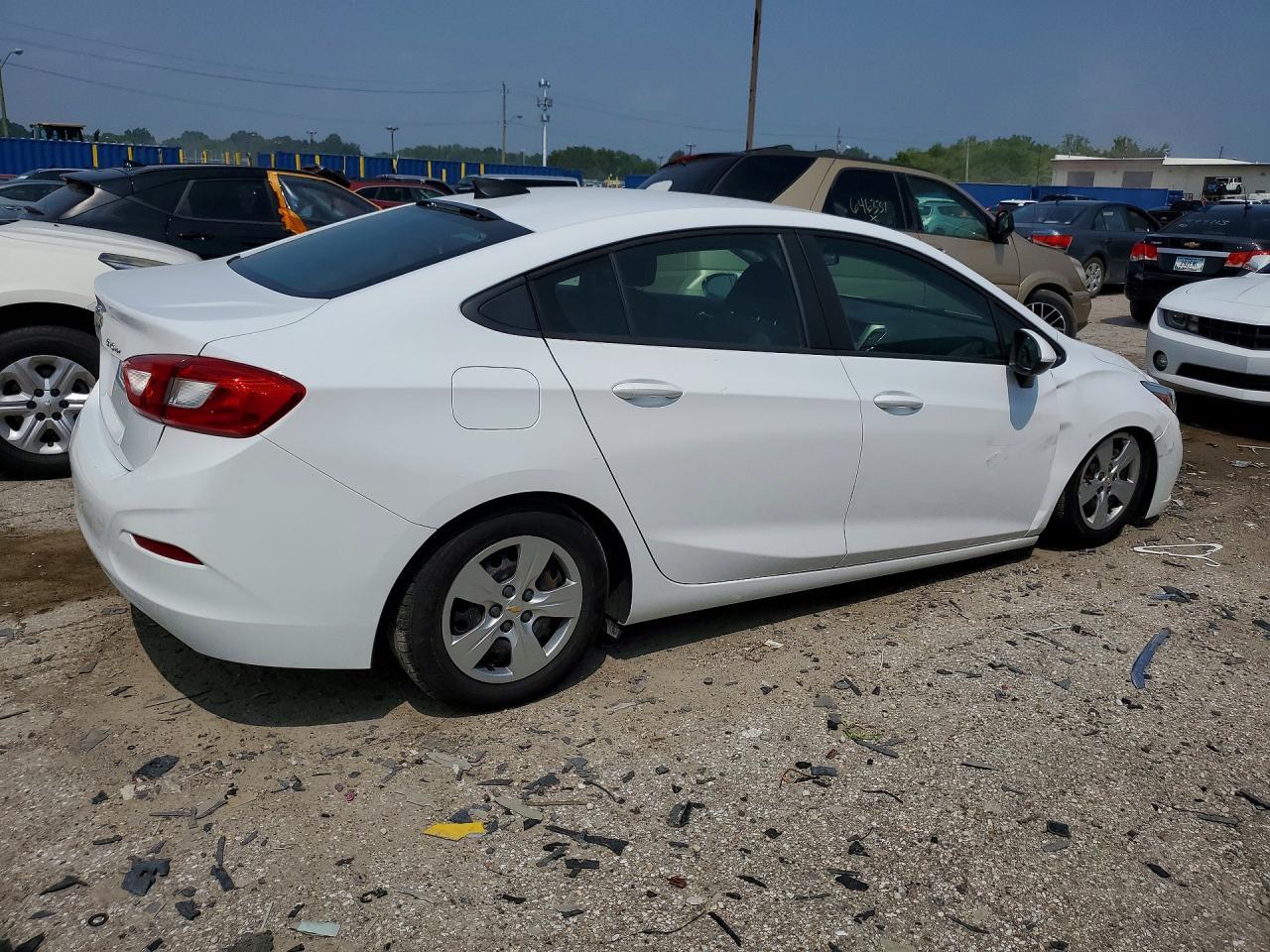 2018 Chevrolet Cruze Ls - Image 3