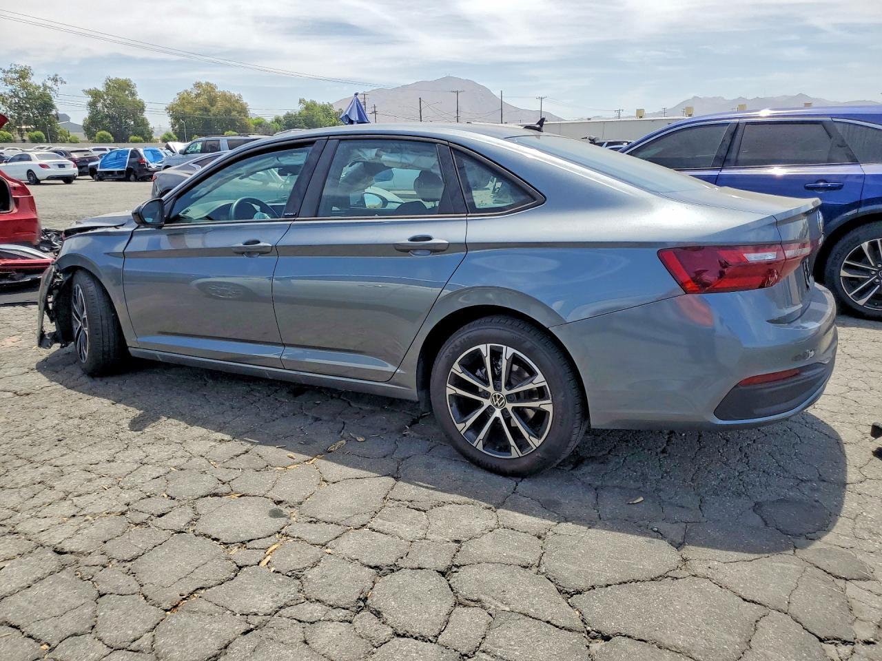 2025 Volkswagen Jetta Sport - Фото 2