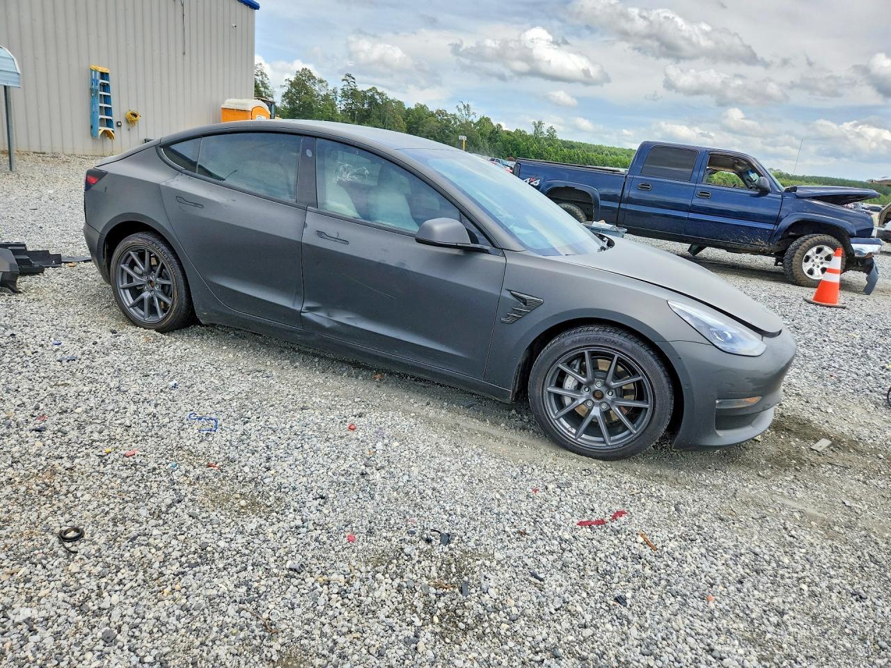 2022 Tesla Model 3 - Image 4